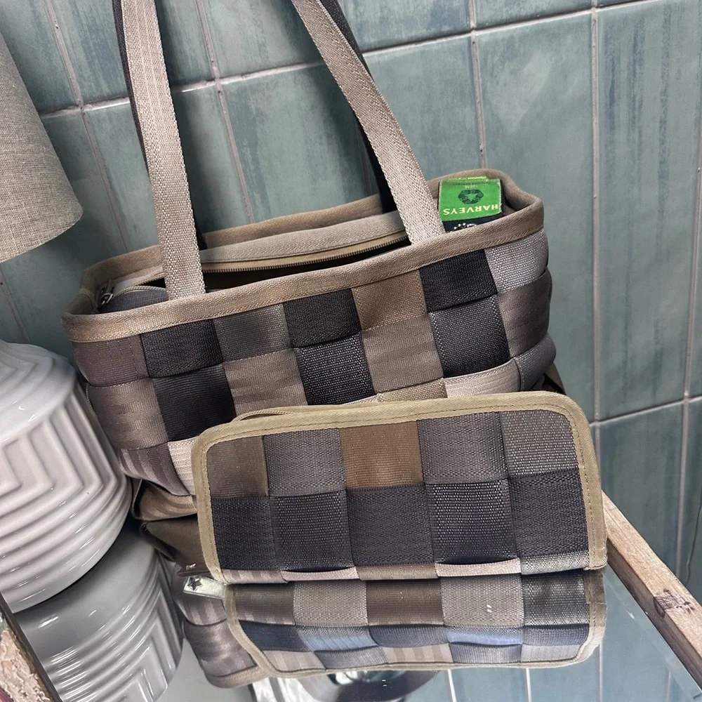 Harvey's seat belt bag and wallet - Picture 2 of 6